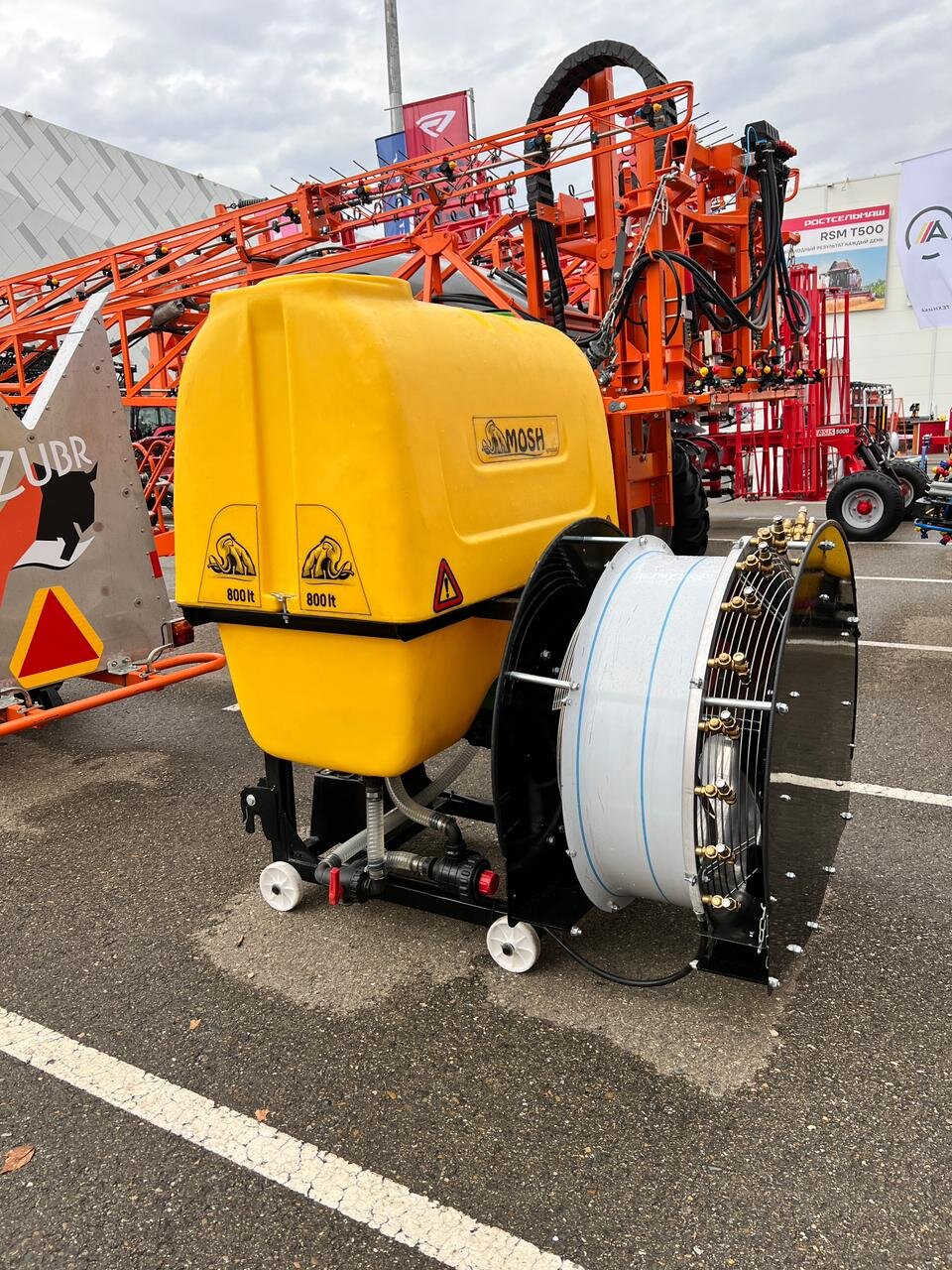 Опрыскиватель садовый навесной модель WINDY 800 торговой марки Mosh Agricultural - фото 1